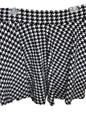 DJT new with tags full skater houndstooth black white skort XL